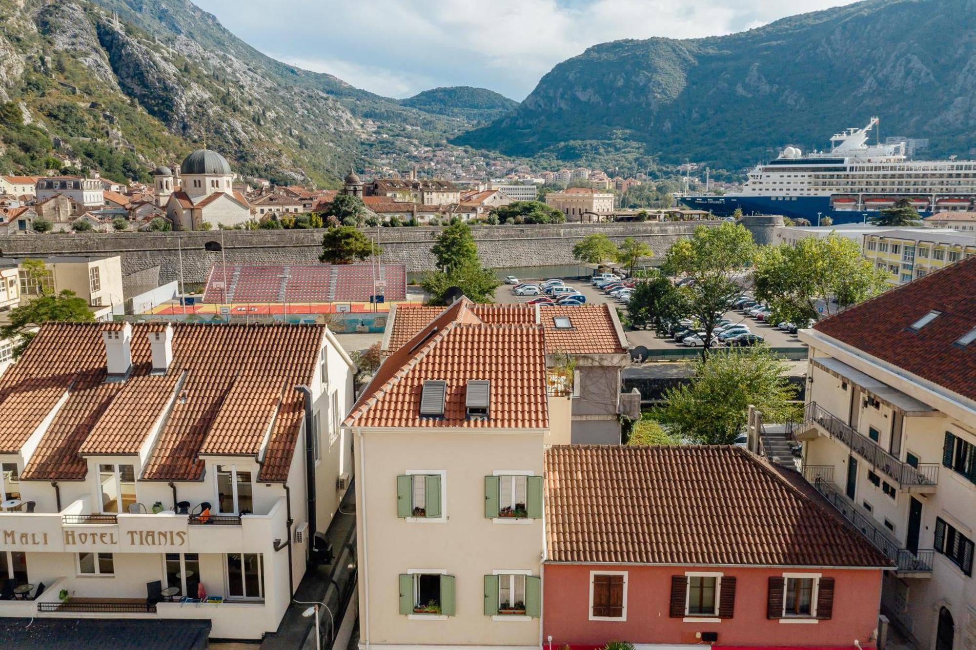 Kotor Central Point Екстер'єр фото